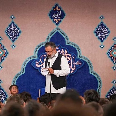 همه‌ی دنیا عاشقن عاشق عشق بی‌هدف - سرود